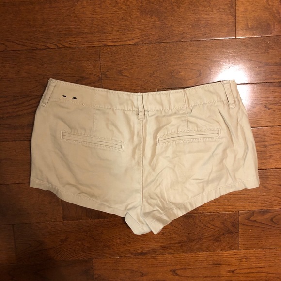 Hollister Khaki Shorts - Picture 2 of 3